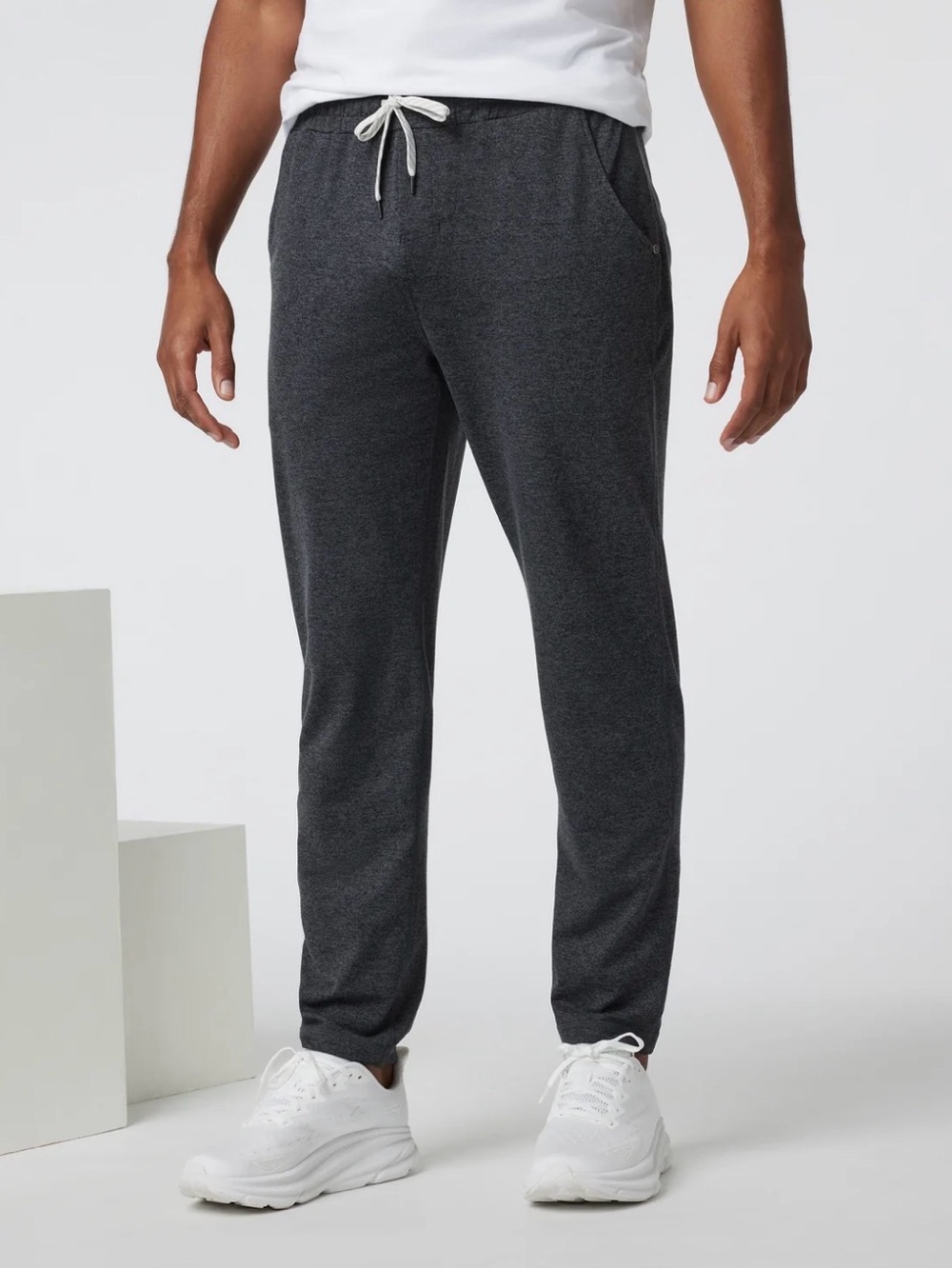 Vuori Men’s Ponto Performance Pant 30” in Light Blue